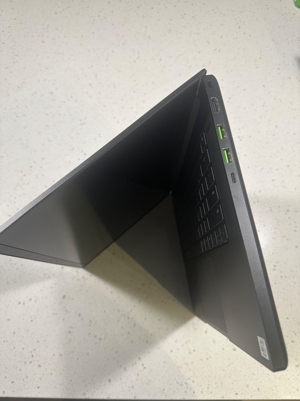 Razer Blade 15.6" (1.5TB M.2 , Intel Core i7 10th Gen., 2.60GHz, 32GB) Gaming... gallery