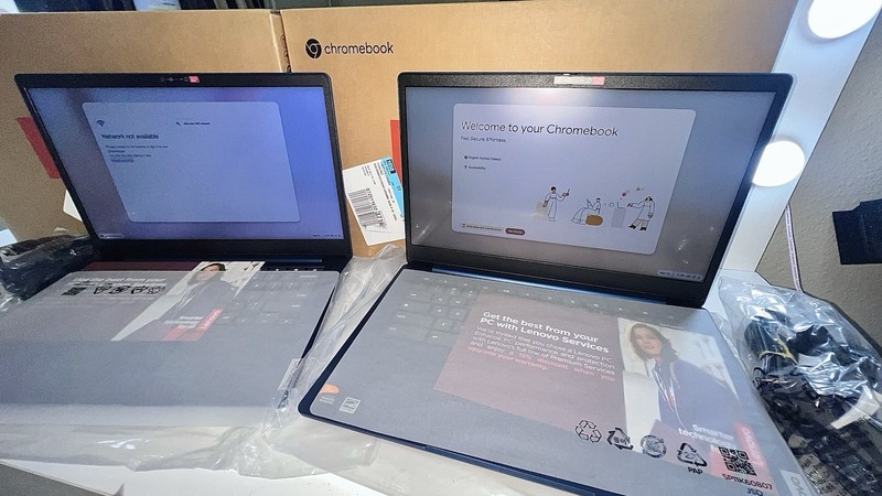 Lenovo IdeaPad Slim 3 Chromebook 14 in Full HD Intel Core i7 13th Gen Blue gallery