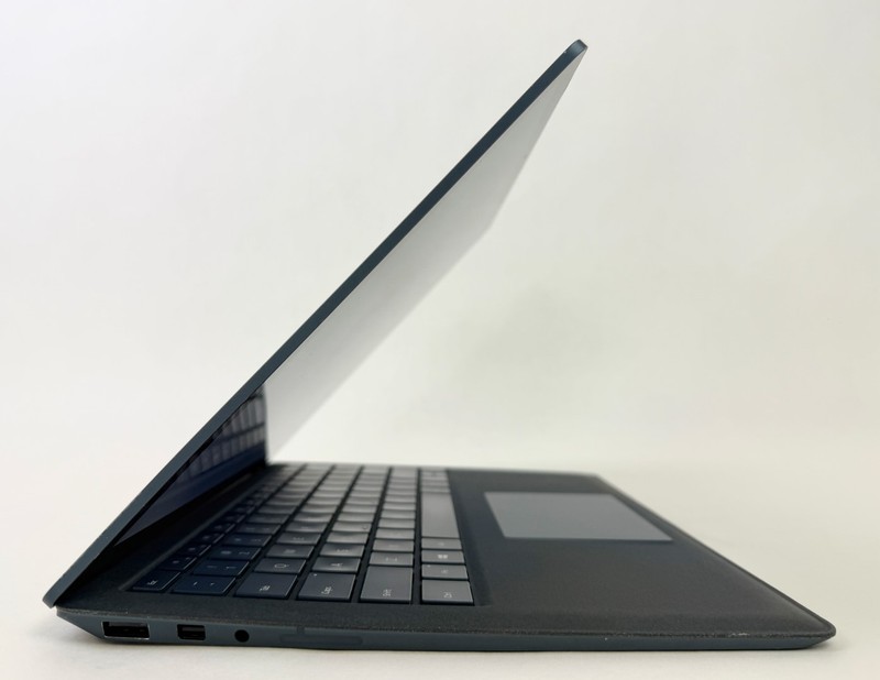 Microsoft Surface Laptop 2 1769 13.5" NON-Touch i5-8250U 8GB 256GB W11H - Issues gallery