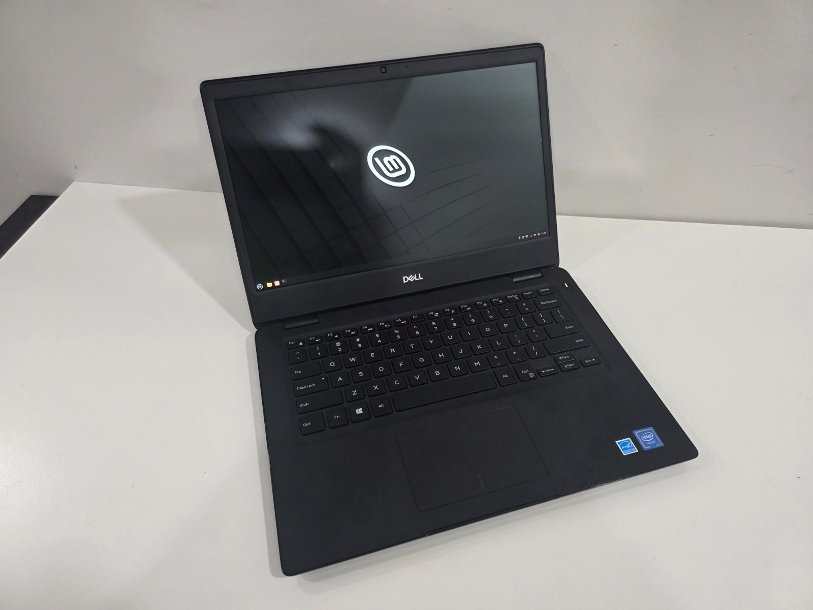 Dell Wyse 5470 Celeron 4GB 16GB Linux Mint Webcam Bluetooth gallery