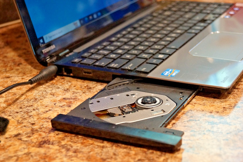 22H2 Version WIN 10PRO Toshiba L55-A5284 Gen3 i5@1.80GHz,8GB RAM,700GB HDD gallery