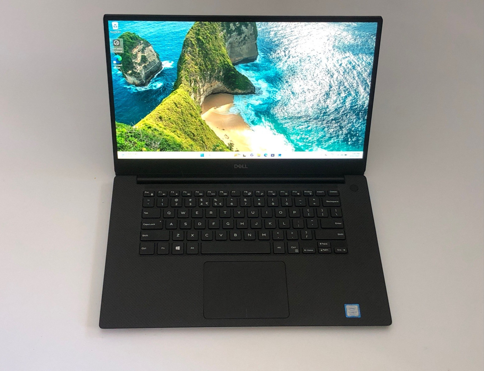 Dell 15.6" XPS 15 7590 i7-9750H 2.60GHz 32GB Ram 1TB SSD GTX 1650 Win 1 1 Pro gallery