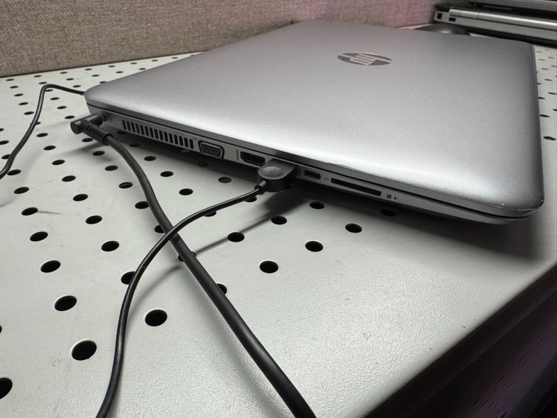 HP ProBook 470 G4 1600x900 i5-7200U 8GB 250 HHD W11 Pro + Charger *Read* gallery