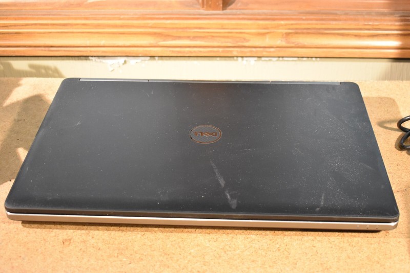 Dell Precision 7710 17" i7-6820HQ 32GB 512GB SSD NVidia M3000M Windows 7 Pro gallery