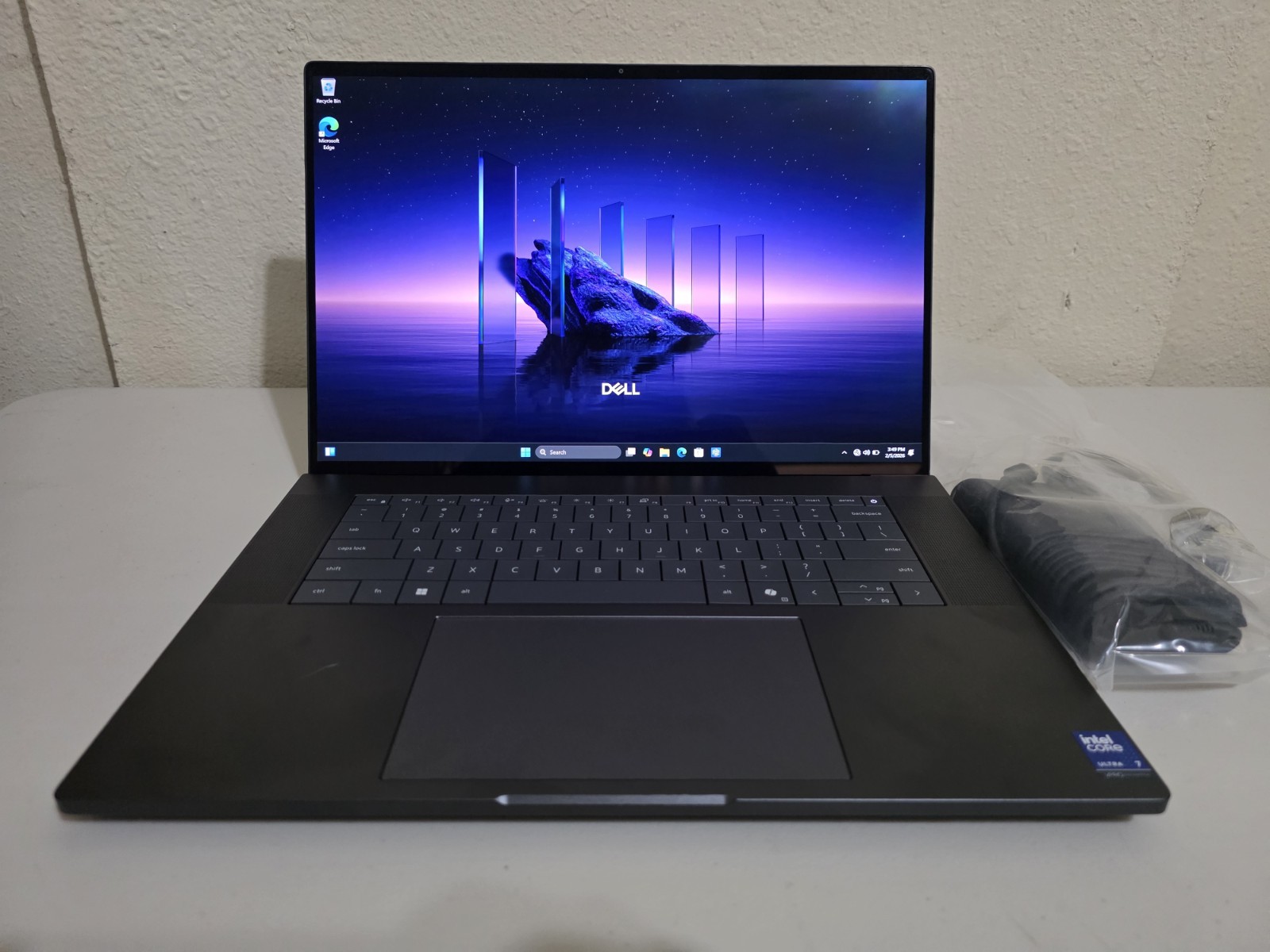 Dell Pro Max 16 Premium 4K OLED TOUCH U7 265HX 64GB RAM 4TB SSD RTX Pro 3000 gallery