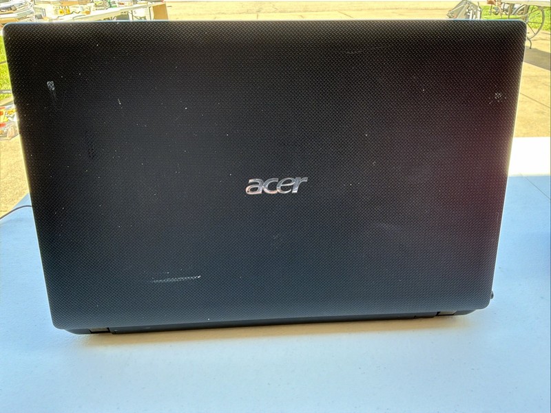 Acer Aspire 5251-1005 Win 10, AMD LAPTOP & Power Supply - Tested Working gallery