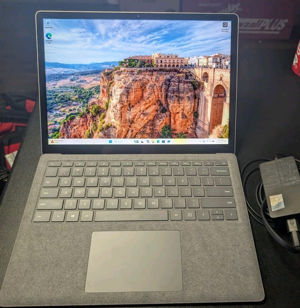 Microsoft Surface Laptop 3, 13.5”, Intel i7, 16GB RAM, 256GB, Alcantara Covering