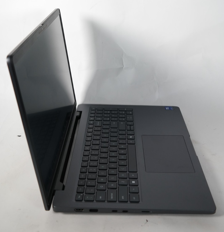 Dell Pro Max 16 MC16250/Core Ultra 7/1TB SSD/32GB RAM/Windows 11 gallery
