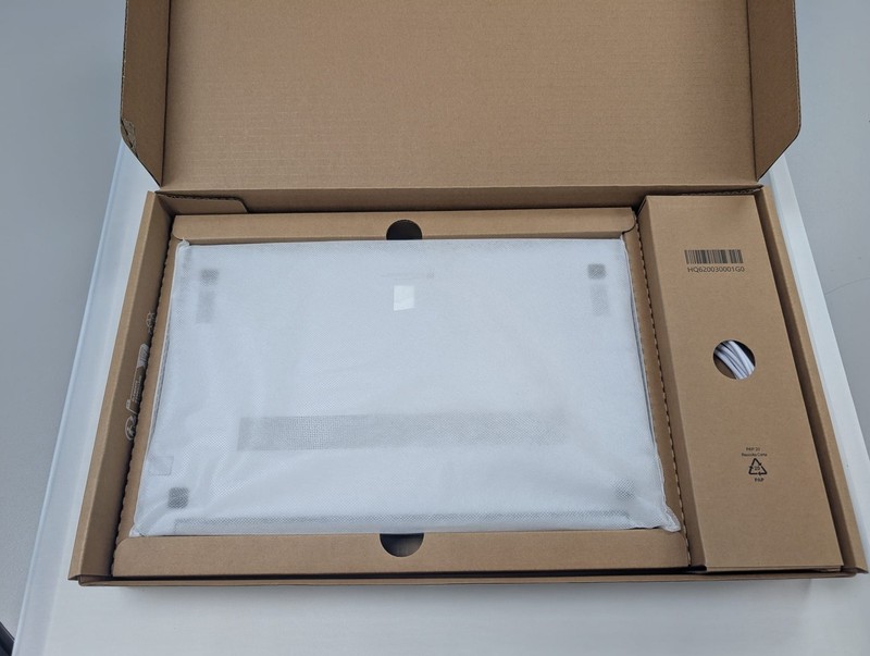 Samsung Galaxy Book 4 Intel Core 7 15.6" NP754XGK-LS1US 512GB 16GB RAM Silver gallery