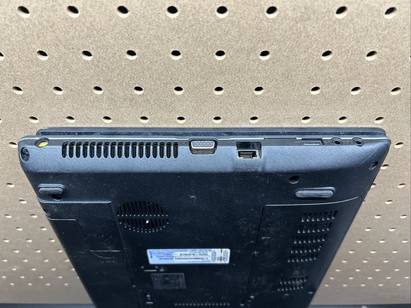 Acer Aspire 5250 Laptop AMD C-50 8GB RAM 320GB HDD Linux Mint - Needs Battery gallery