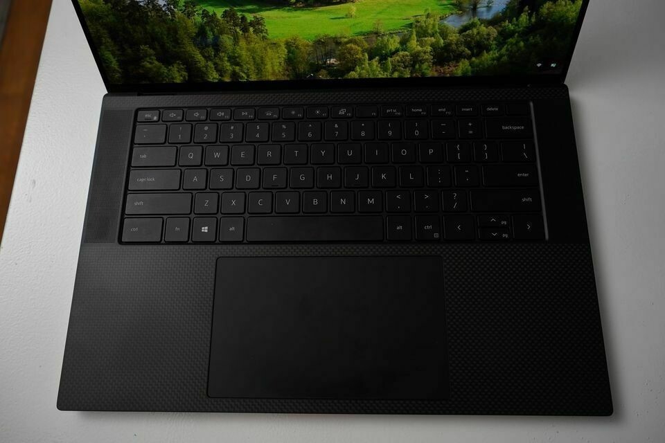 Dell XPS 15 9500 i9-10885H 1TB SSD 32GB Memory 1650 TI WIN10 PRO + WARRANTY gallery