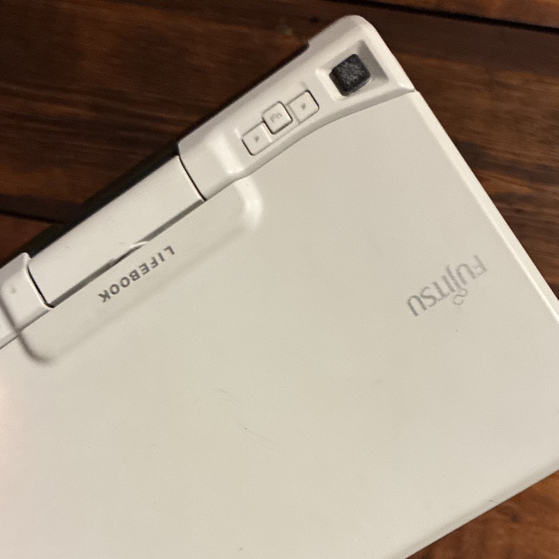 Fujitsu LifeBook U1010 Netbook Intel Centrino 5.6in White Used + cables gallery