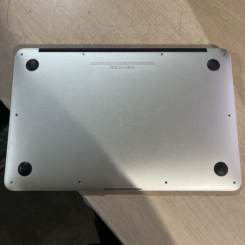 APPLE MACBOOK AIR 11" MID-2012 CORE I5-3317U 1.7GHZ 4GB RAM gallery