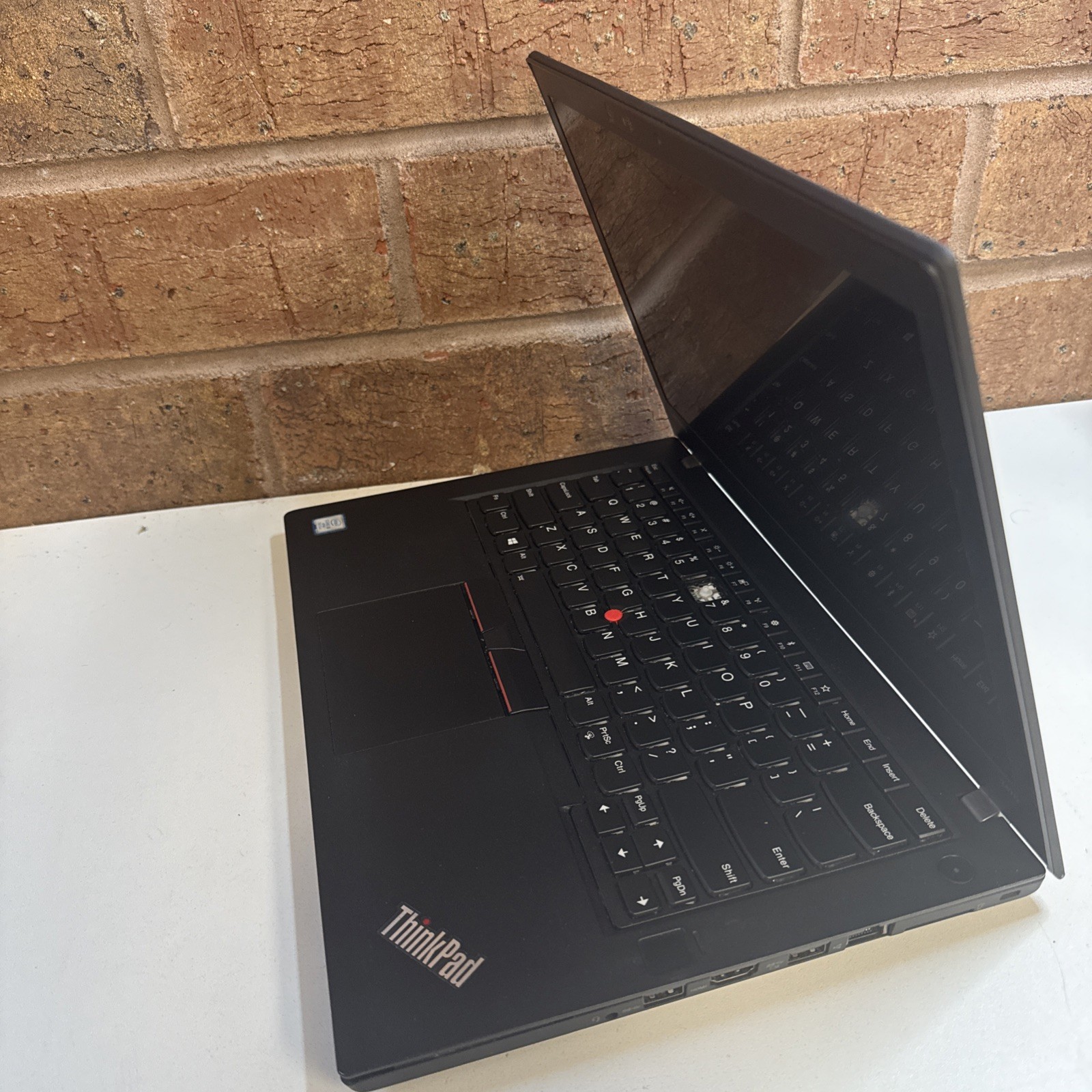 Lenovo ThinkPad T470s 14in (No SSD, Intel Core i7 7th Gen., 2.7 GHz-For parts. gallery