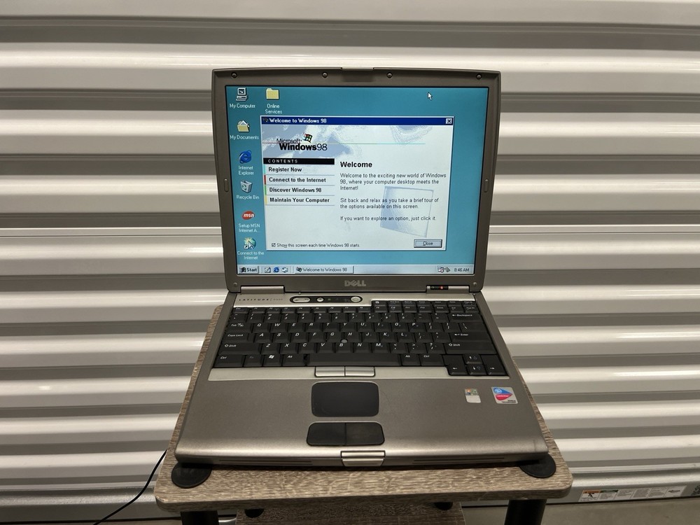 Dell Latitude D600 Windows 98 SE Laptop - Centrino , 512MB RAM, ATI GPU AS IS