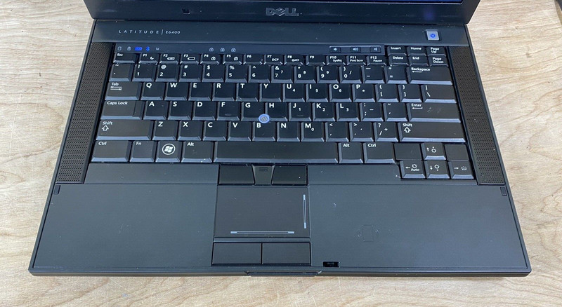 Dell Latitude E6400 Laptop C2D T9550 2,66 2Gb RAM 320Gb HDD Linux Bad Battery gallery