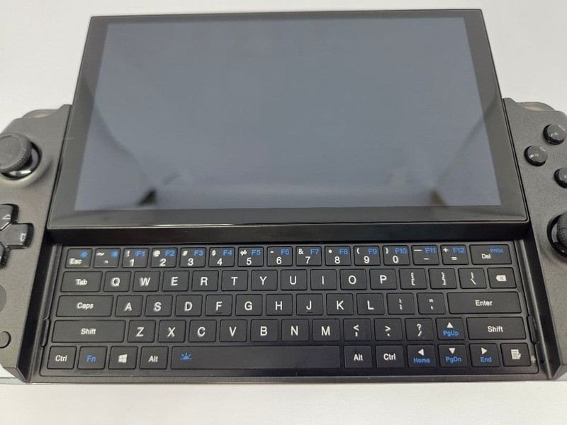 GPD WIN 4 UMPC AMD Ryzen 7 6800U 32GB/1TB SSD Windows11 Black Used(B) w/Box gallery