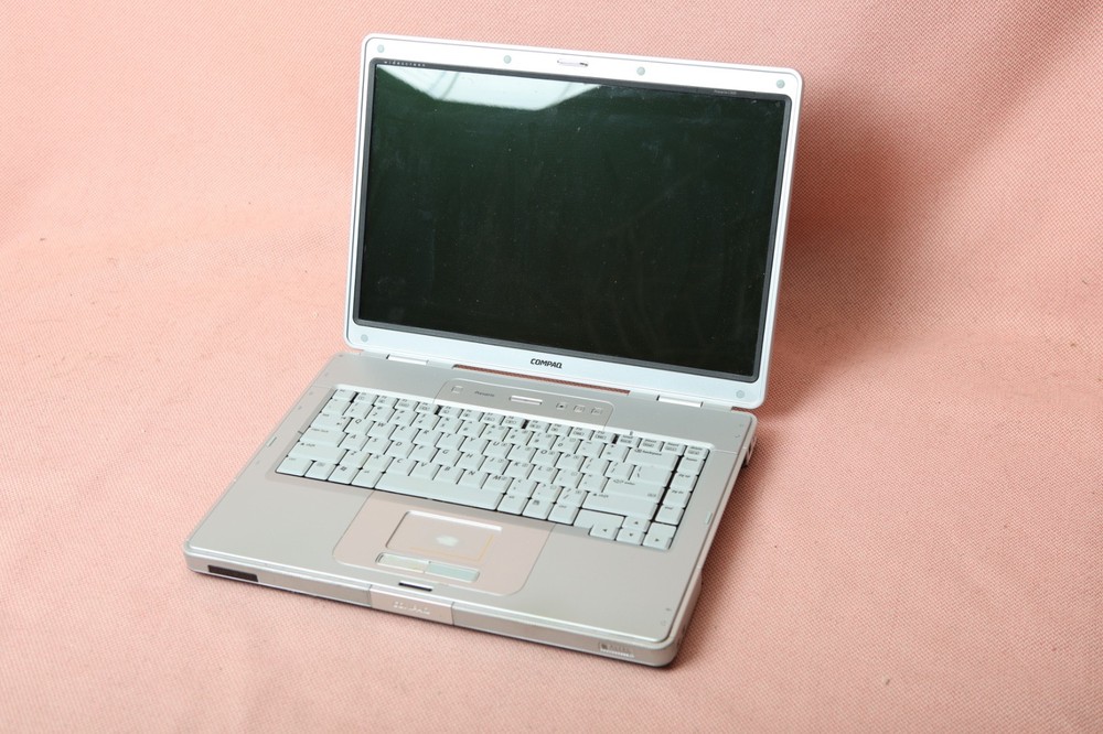 Compaq Presario C300 Laptop for Parts or Repair