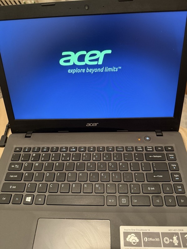 Acer Aspire One Cloudbook 14 14in Celeron N3060 2GB 32GB eMMC Win10 gallery