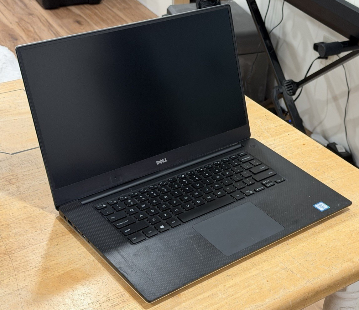Dell Precision 5510 15.6 inch i7 6820HQ 2.70Ghz 32 GB Laptop 1TB SSD - Silver gallery
