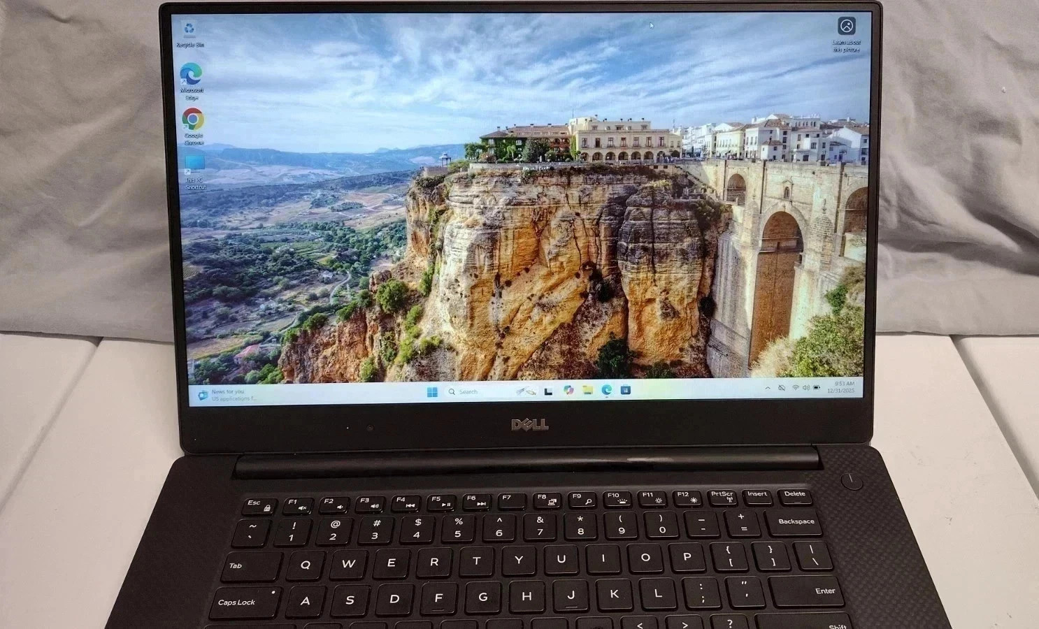Gaming! Dell XPS 15 7590 FHD 15.6" Laptop 6-Core i7-9750H 16GB 256GB NVIDIA 1650 gallery
