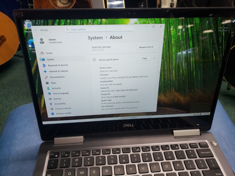 Dell Inspiron 7373 - 13.3" - i5-8250 - 8GB ram - 237GB SSD screen damaged gallery