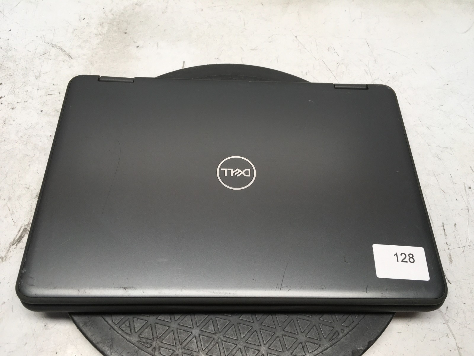 Dell Latitude 3190 2-In-1 Intel Pentium Silver N5000 1.1GHz 4 GB NO HD BIOS Lock gallery