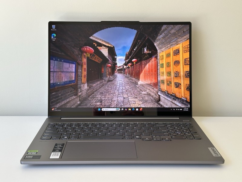 Lenovo IdeaPad Pro 5 16 OLED Touch Ultra 9 185H 32GB 1TB RTX 4050 120Hz gallery