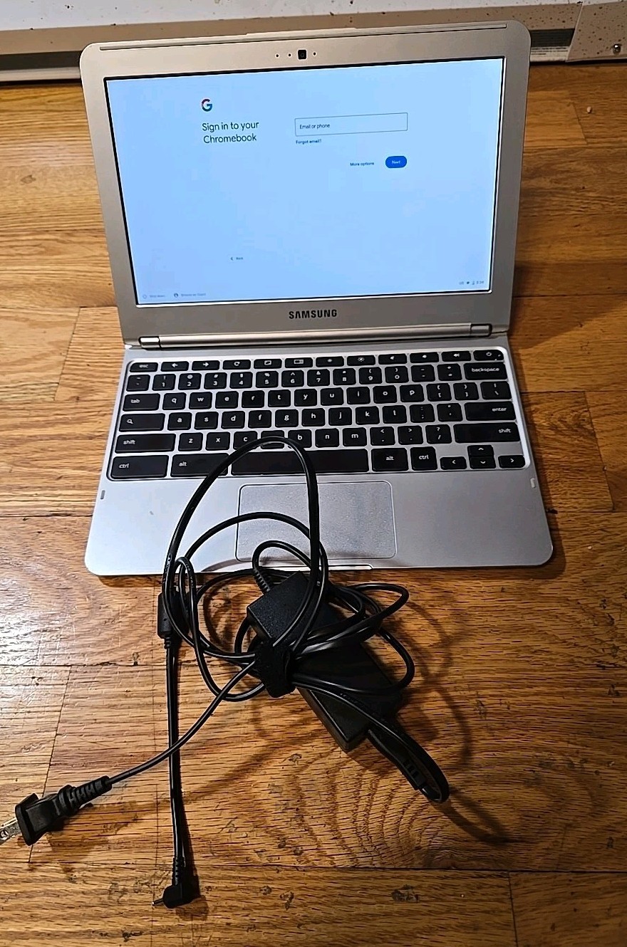 Samsung Chromebook 11.6" (16GB SSD, Samsung Exynos 5 Dual, 1.7GHz, 2GB RAM)... gallery
