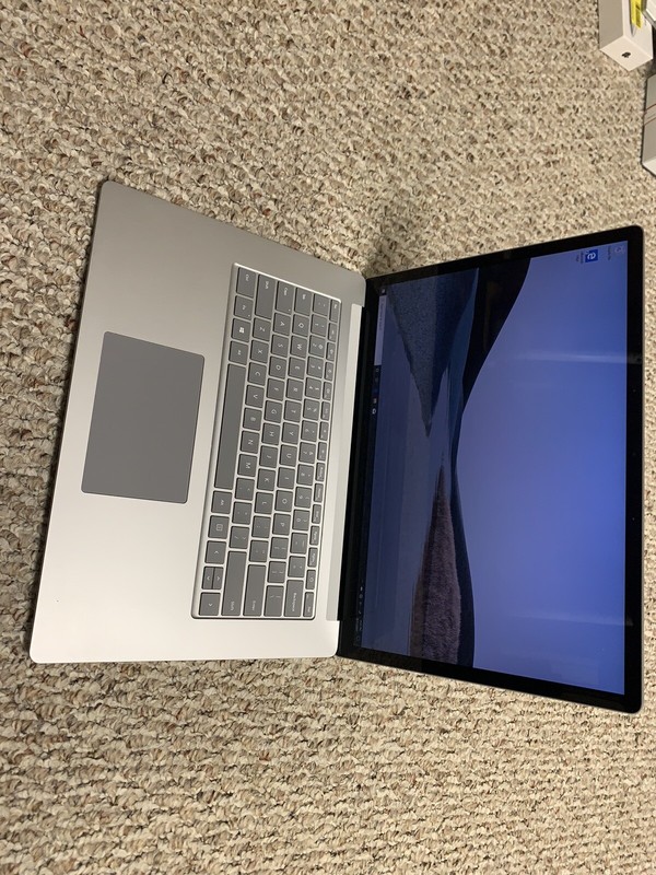 Microsoft Surface Laptop 3 w/Radeon Vega Mobile - 2.10 GHz / 8 GB / 128 GB SSD gallery