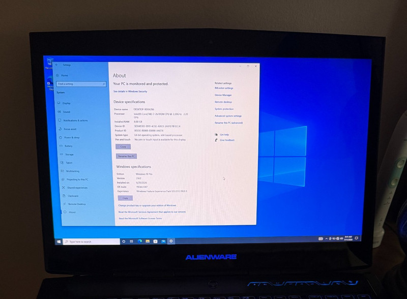 Alienware M17x R3 17" GAMING l 8GB RAM, l 500 GB SSD, 1 500 GB HDD Core i7 gallery