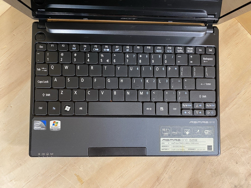 ACER Aspire One - D255E - 500GB HDD - 1GB RAM - SD - Win 7 Starter/bad batt gallery