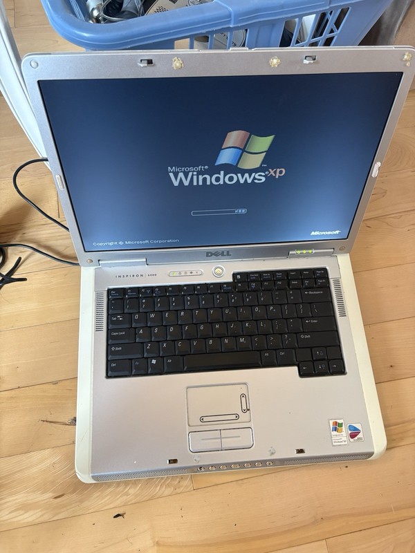 Dell Inspiron 6000 15" Silver Pentium M 1.7GHz 512MB 80GB XP Wi-Fi Charger gallery