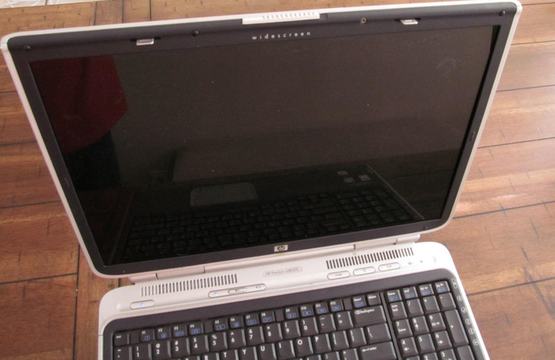 HP Pavilion ZD8000 17" Vintage Pentium4 3.0ghz Laptop No HDD Parts or Repair gallery