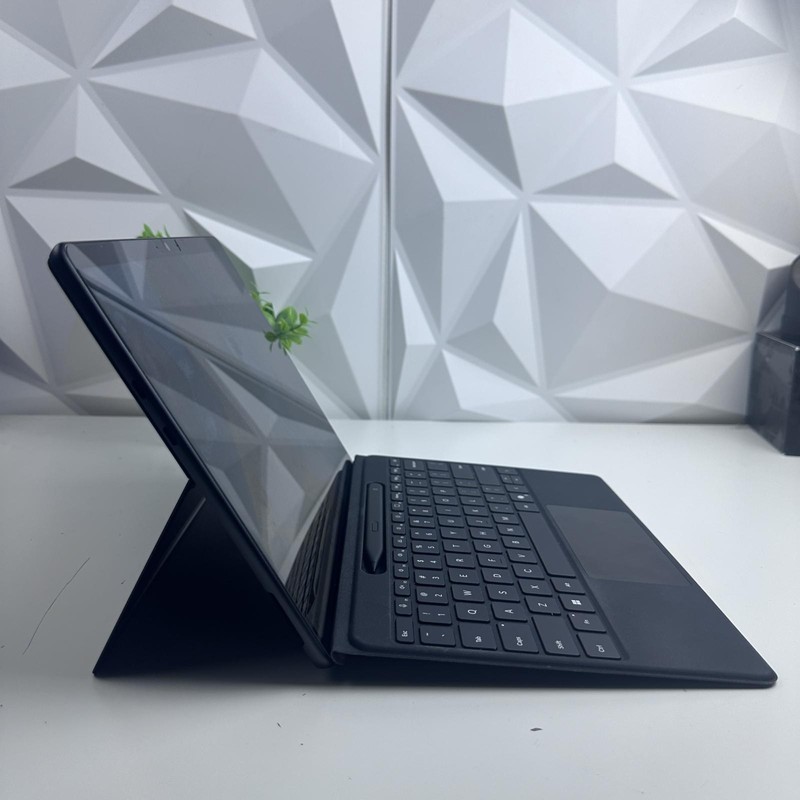 Microsoft Surface Pro 11th, 13" OLED, Snapdragon X Plus, 16GB, 512GB Bundle gallery