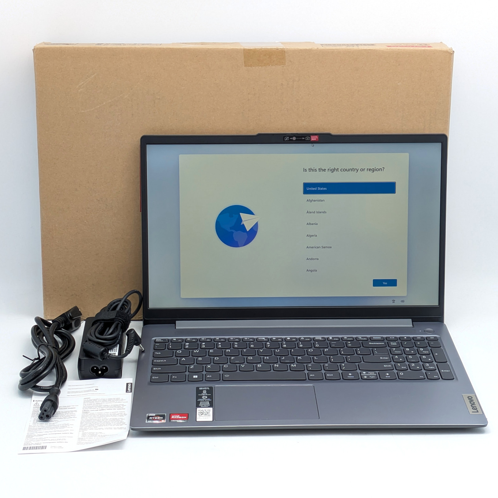 Lenovo IdeaPad Slim 3 15ABR8 15.6" Ryzen 5 5625U 16GB DDR4 512GB SSD Windows 11H gallery