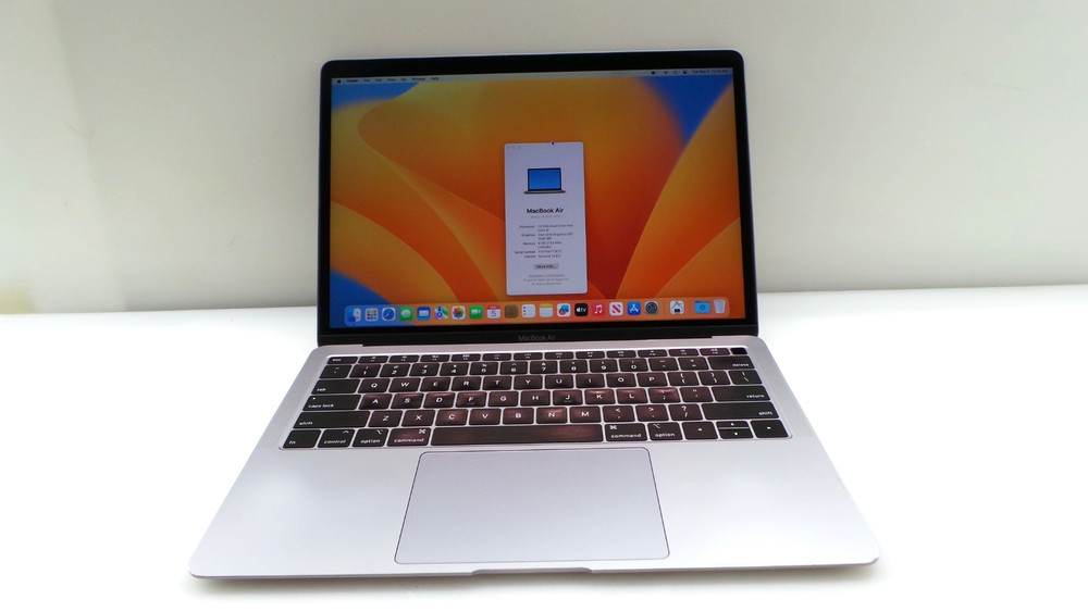 Apple A1932 MacBook Air 13" 2018 i5-8210Y 1.6GHz 8GB RAM 128GB Cycle: 484 *READ*