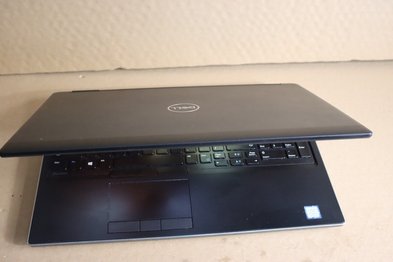Dell Precision 7530 15.6'' 256GB, Intel Core i7 8th Gen., 2.60GHz, 16GB Radeon gallery