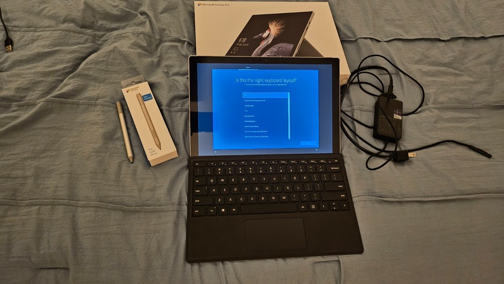 Microsoft Surface Pro (2017, Model 1796) i5/128GB/4GB + Type Cover + Surface Pen