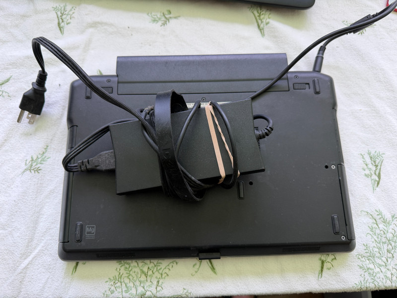 Dell Latitude E6330 Intel Core i5 boots but is locked - for parts only gallery