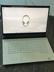 Alienware M15 R4 (Core i7-10870H 2.2GHz, RTX 3080, 300Hz, 1TB SSD, 32GB RAM)