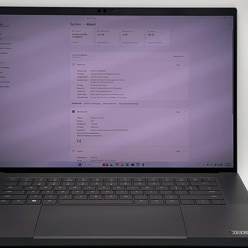 Razer Blade 16 RZ09-0510 16" i9-14900HX 2.2GHz 32GB RAM 2TB SSD GeForce RTX 4090 gallery