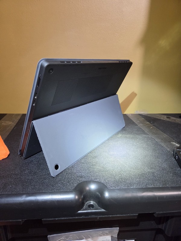 Minisforum V3 Tablet 32GB Ram 1Tb AMD 8840U gallery
