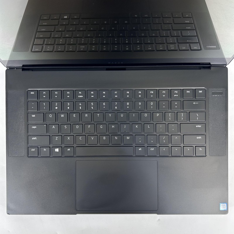 Razer Blade 15 Advanced 4K TOUCH i7-9750H 2.60GHz 16GB 1TB SSD RTX 2080 Max-Q gallery