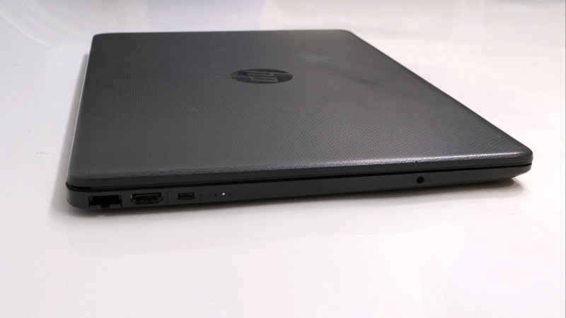 Hp 255 15.6 inch G9 Notebook PC 15" Ryzen 7 5825U 16GB 1TB READ DESC gallery