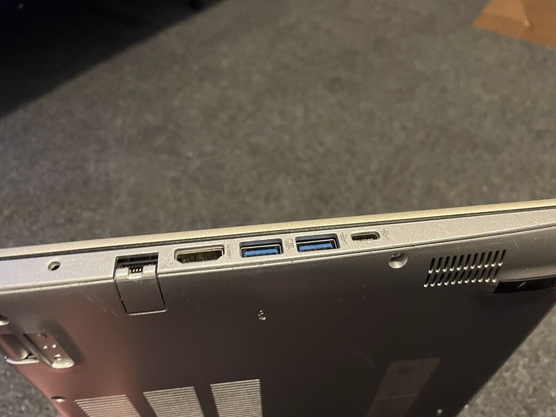 Acer A514-54-501Z Aspire 14" i5-1135G7 2.4GHz Intel Iris Xe Graphics 20GB RAM gallery
