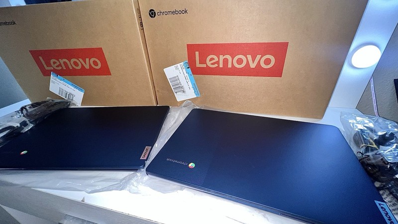 Lenovo IdeaPad Slim 3 Chromebook 14 in Full HD Intel Core i7 13th Gen Blue gallery