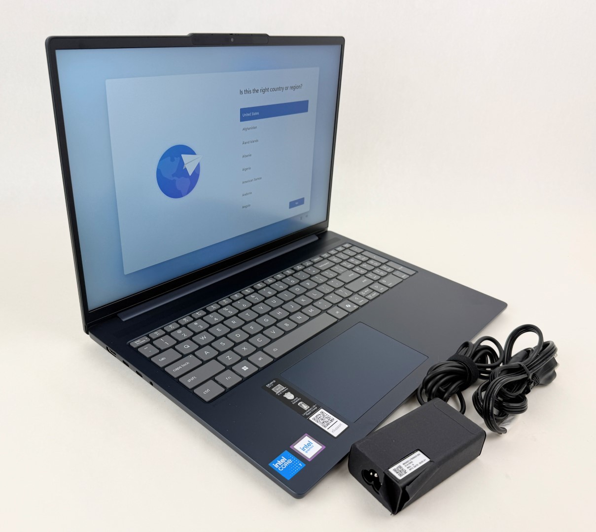 IdeaPad Slim 5 16IRH10R 16" 1920x1200 Touch Core 7 240H 16GB 1TB SSD W11H gallery