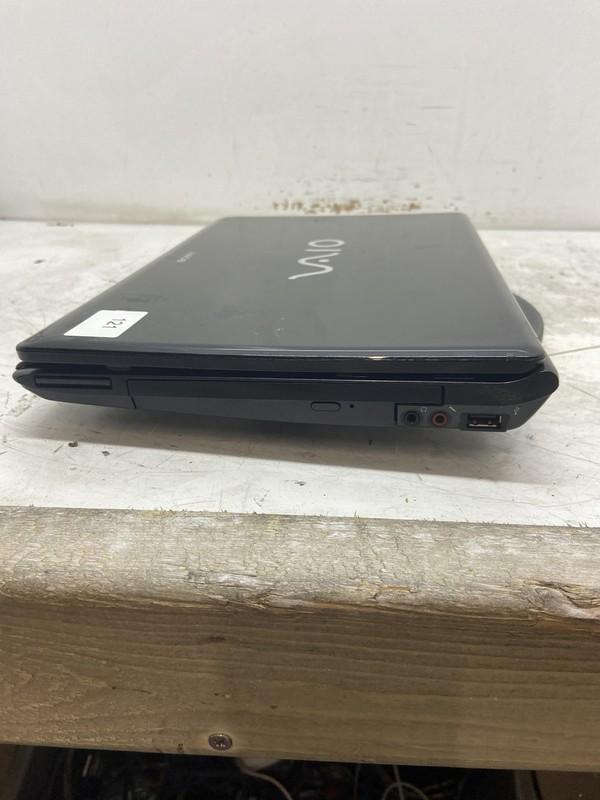 Sony VAIO VPCCCW Intel Core i3-M330 2.13 GHz 4 GB NO HDD gallery