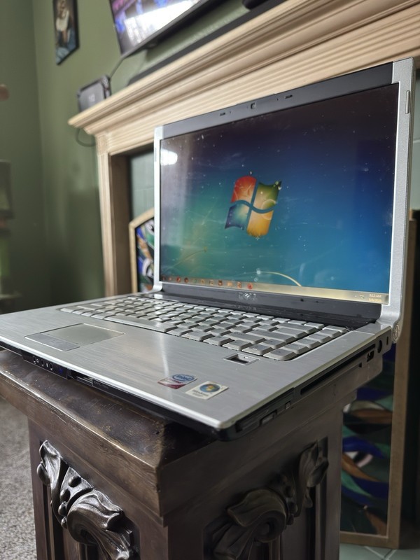 Dell XPS M1530 Laptop 15-inch, Intel Core 2 Duo 1.66Ghz 3GB RAM NVIDIA 8400 GS gallery
